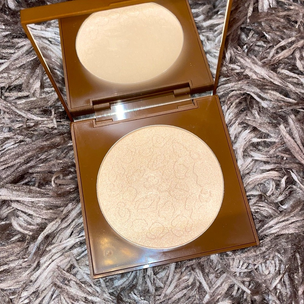 LIMITED EDITION KYLIE COSMETICS HIGHLIGHTER